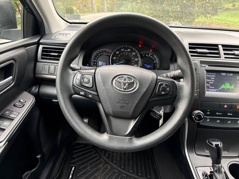 Used 2015 Toyota Camry LE FWD image 18