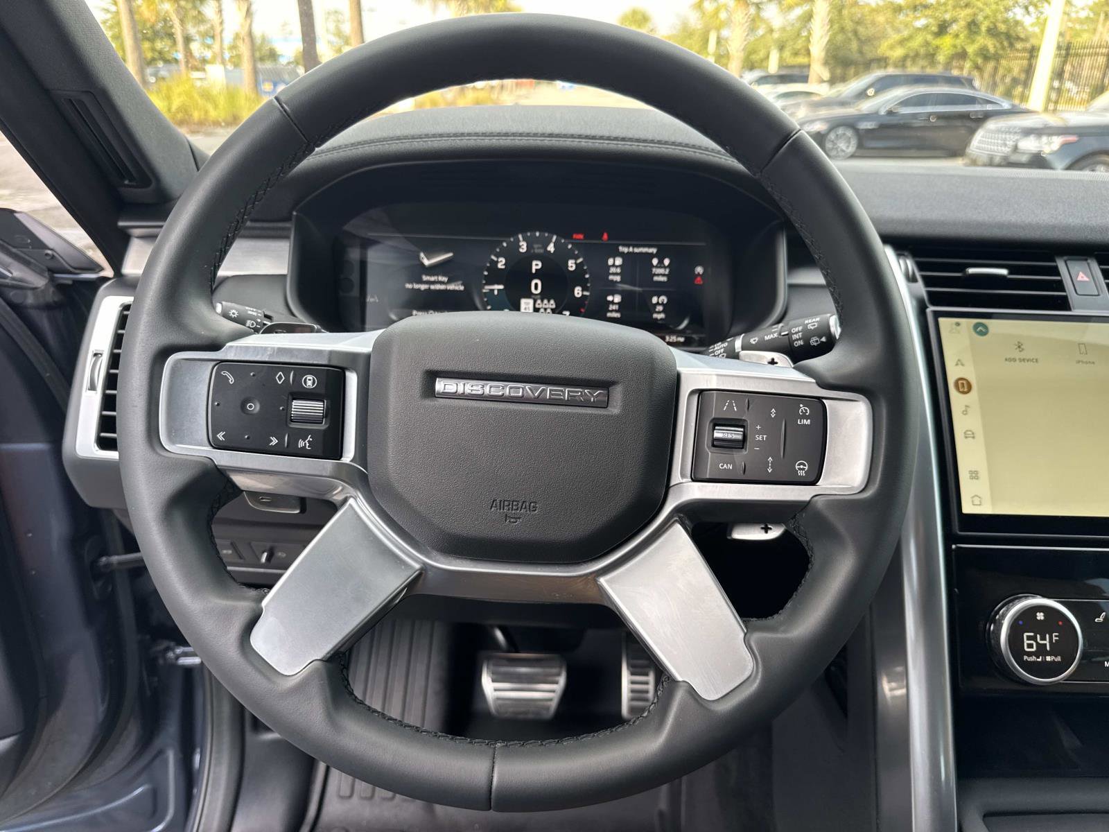 Used 2024 Land Rover Discovery Dynamic SE image 29