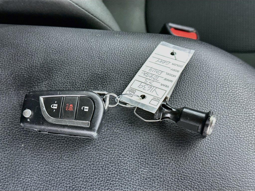 Used 2025 Toyota RAV4 LE AWD/4WD image 31