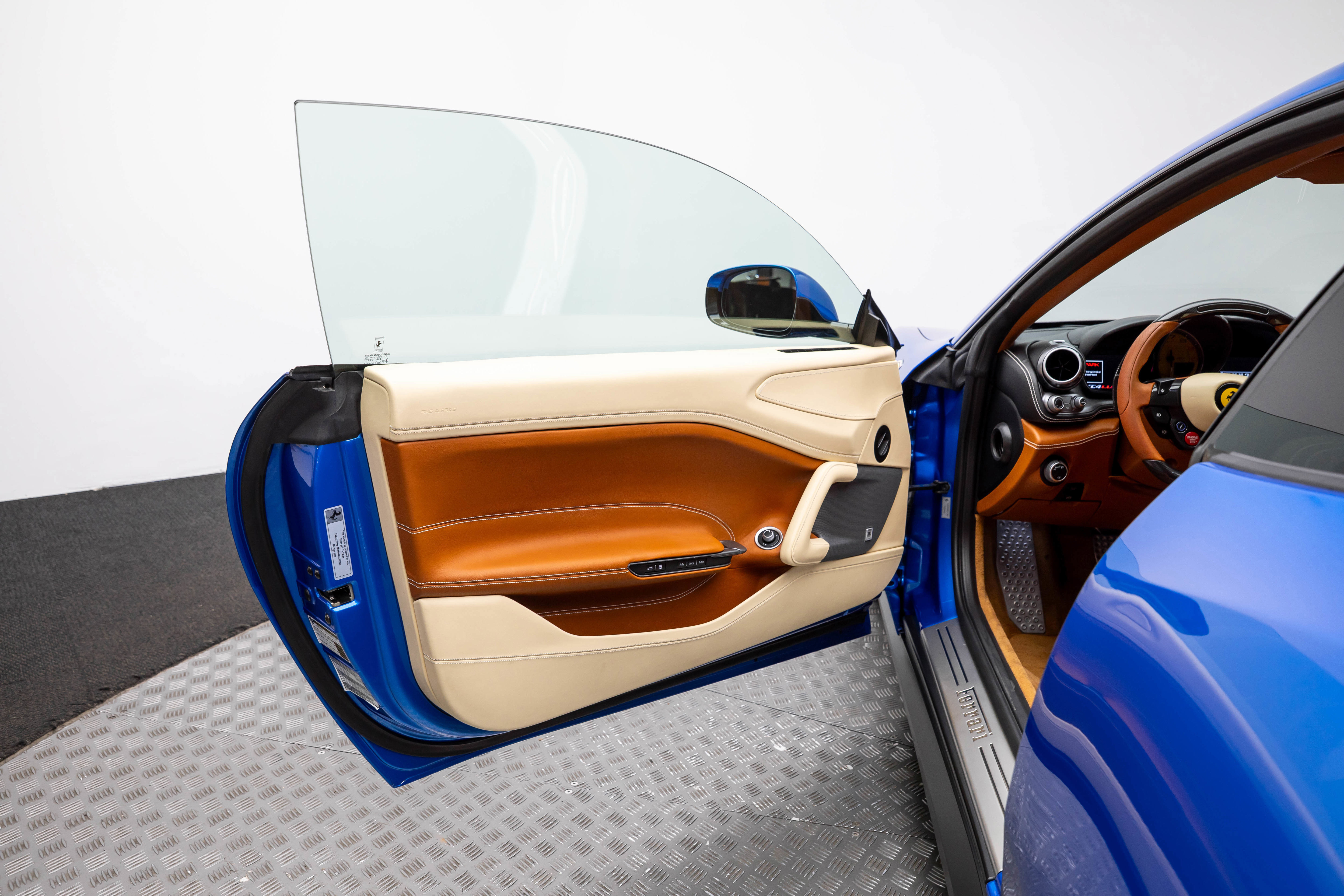 Certified 2018 Ferrari GTC4Lusso image 12