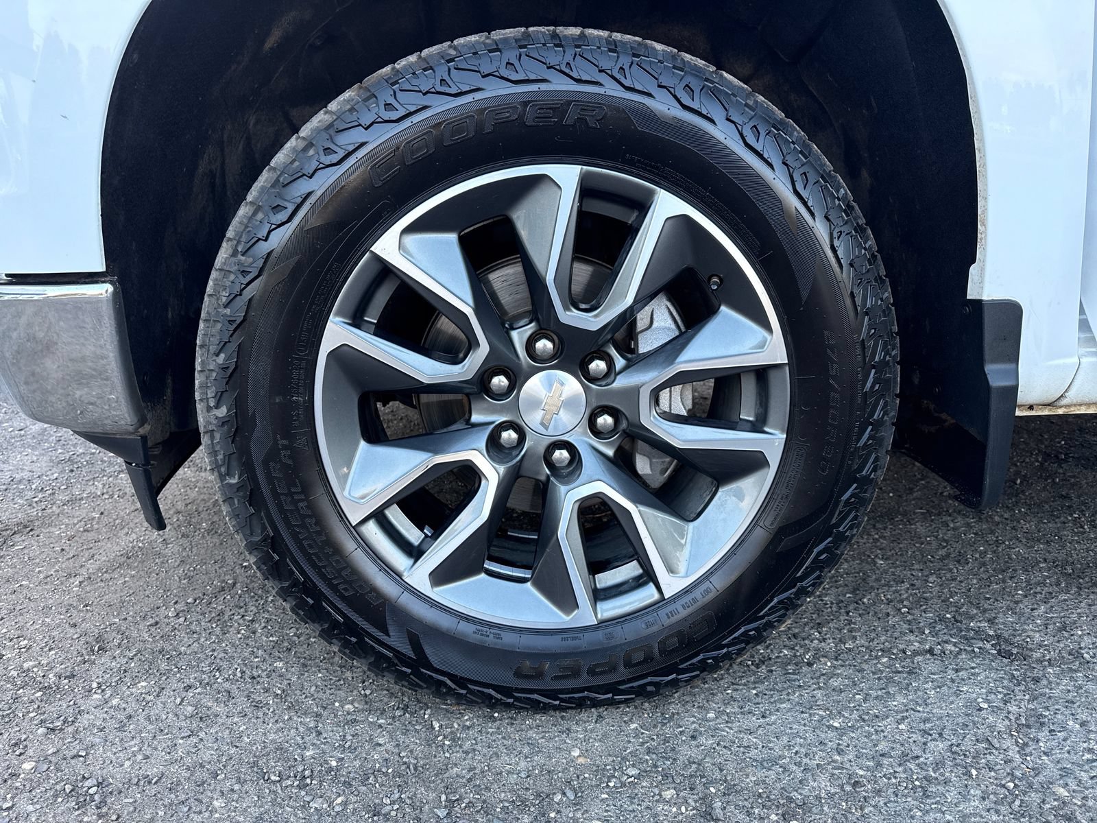 Used 2023 Chevrolet Silverado 1500 LT AWD/4WD image 27