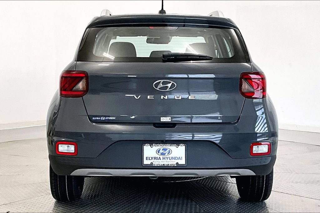 Used 2025 Hyundai Venue SEL FWD image 4