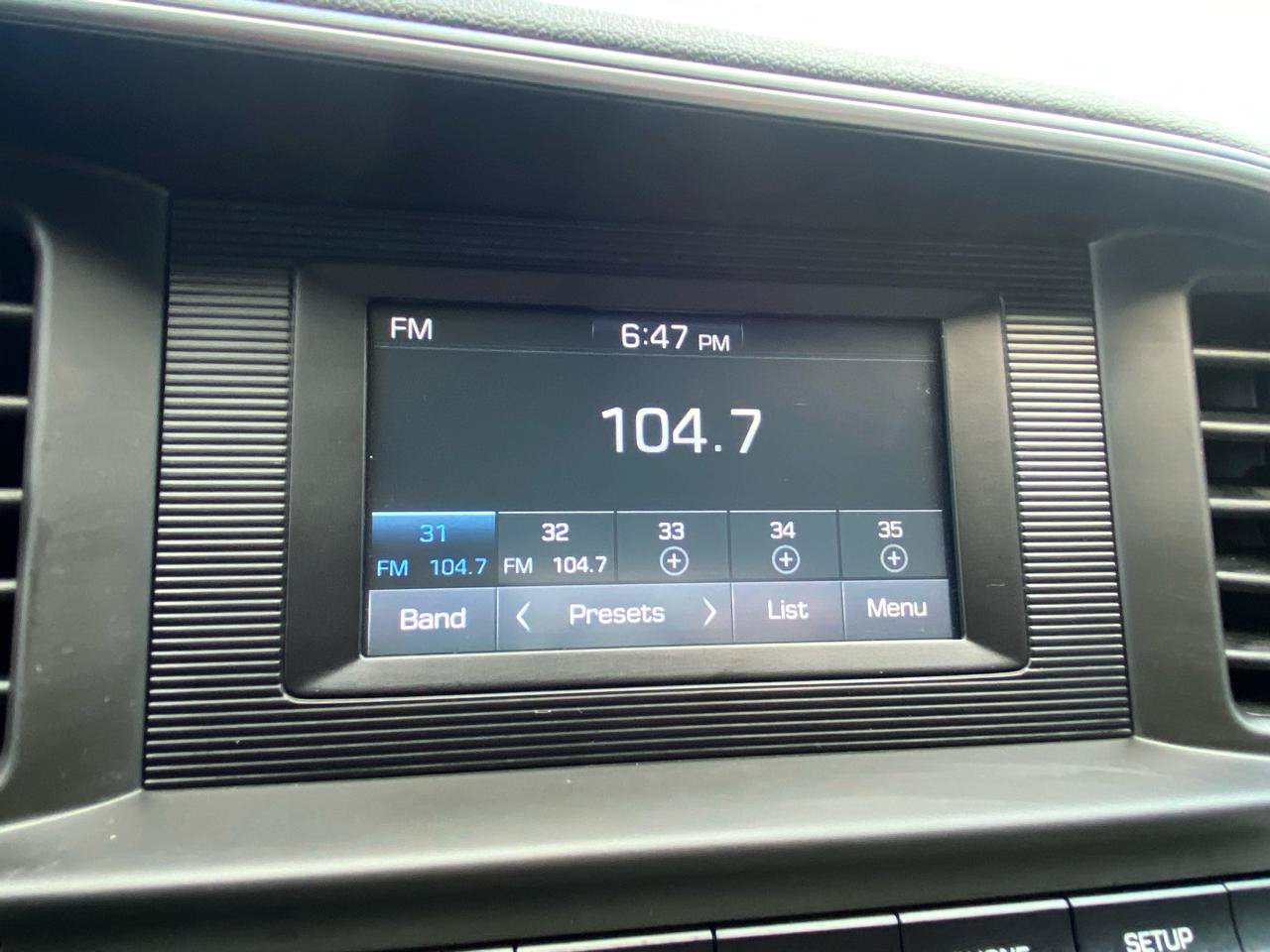 Used 2020 Hyundai Elantra SE FWD image 38