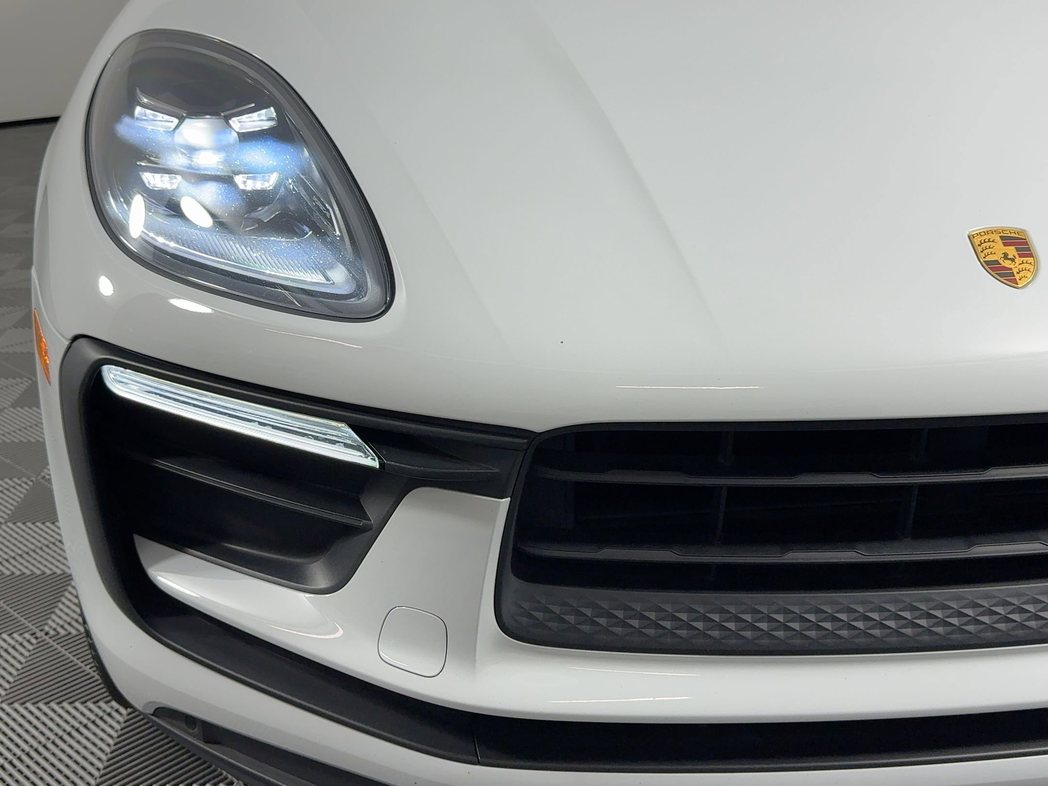 Certified 2022 Porsche Macan AWD/4WD image 11