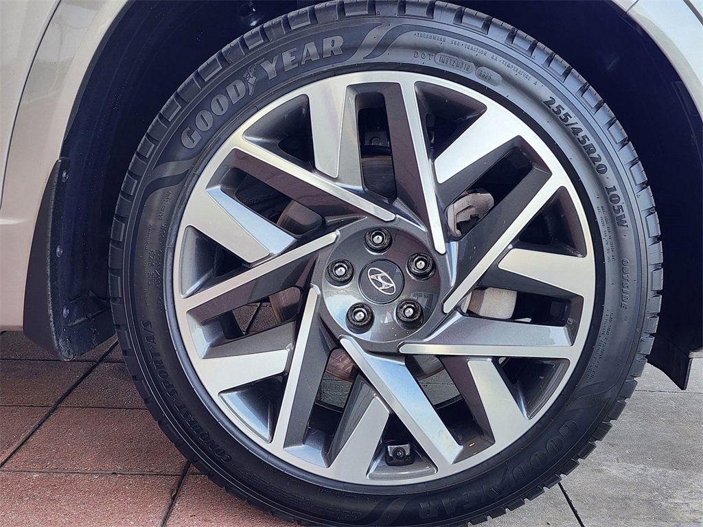Used 2023 Hyundai Santa Fe Calligraphy image 4