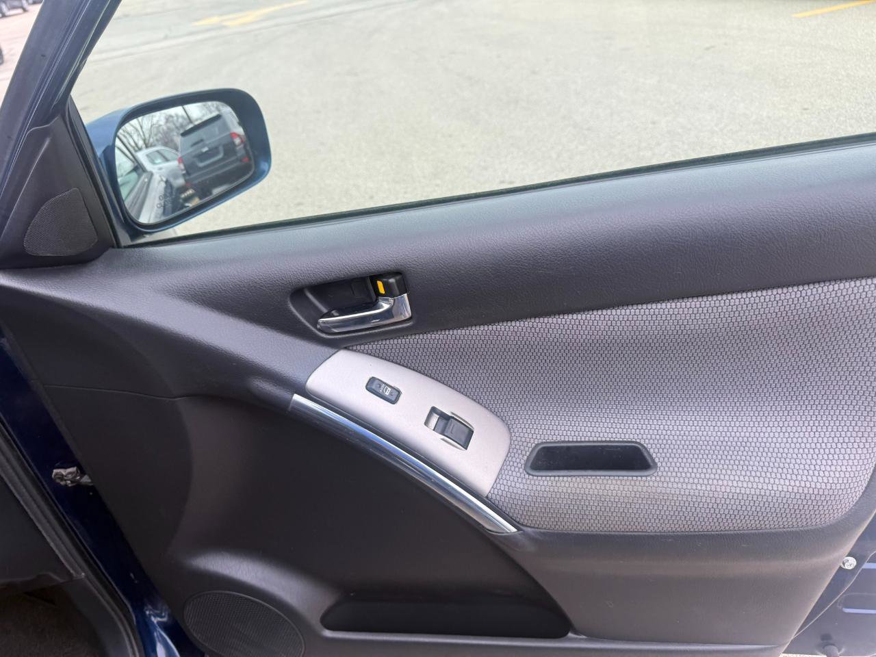 Used 2005 Toyota Matrix FWD image 12