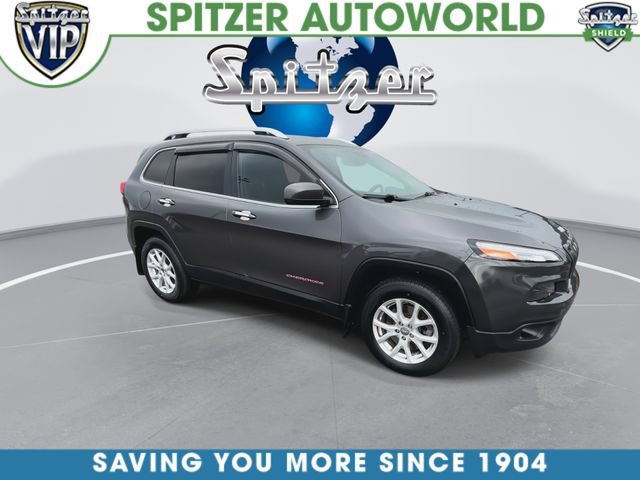 Used 2017 Jeep Cherokee Latitude w/ Cold Weather Group AWD/4WD image 2