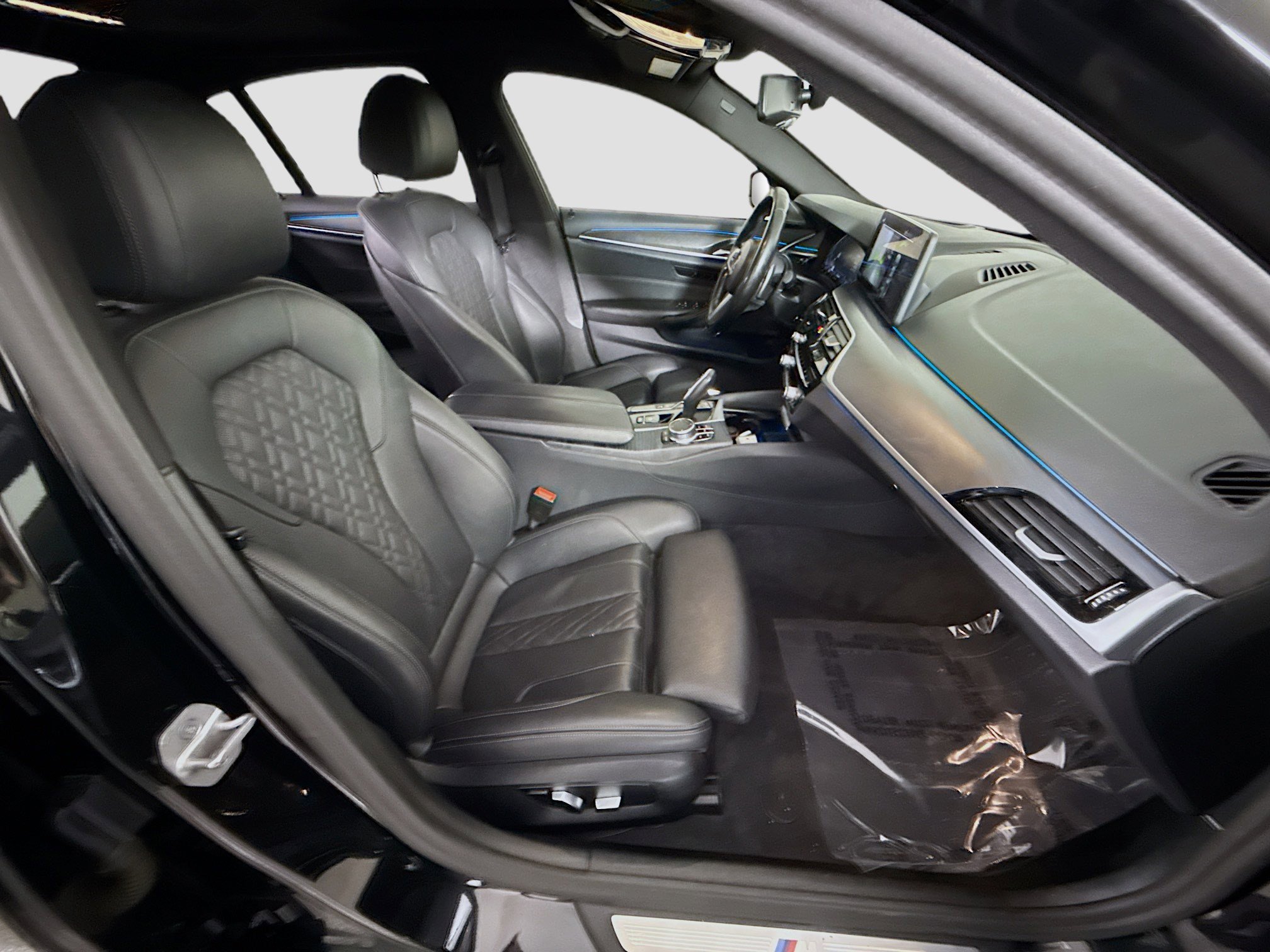 Used 2023 BMW 530e w/ M Sport Package image 29