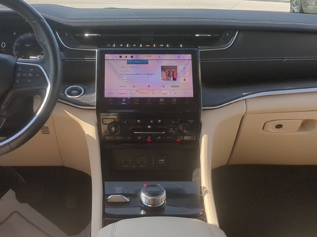 Used 2022 Jeep Grand Cherokee L Limited w/ Luxury Tech Group II AWD/4WD image 25