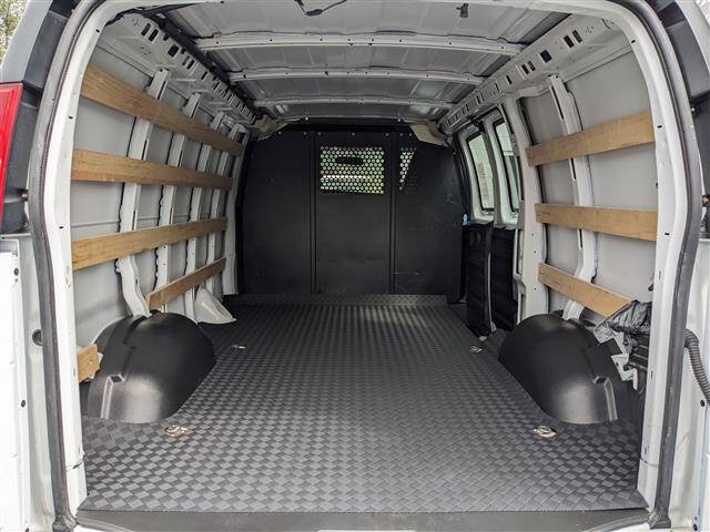Used 2024 GMC Savana 2500 w/ Driver Convenience Package image 12