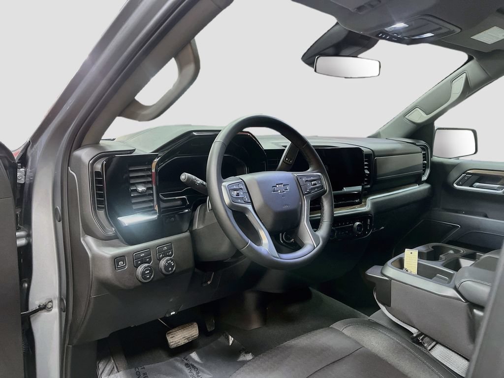 Used 2025 Chevrolet Silverado 1500 LT AWD/4WD image 9