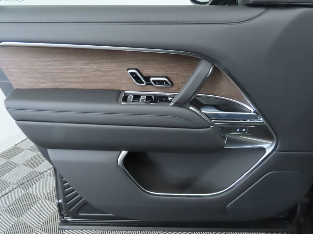 New 2025 Land Rover Range Rover Long Wheelbase SE image 25