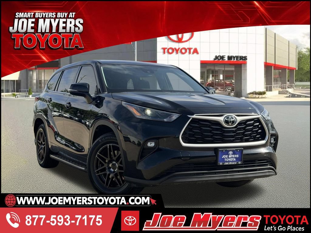 Used 2022 Toyota Highlander LE