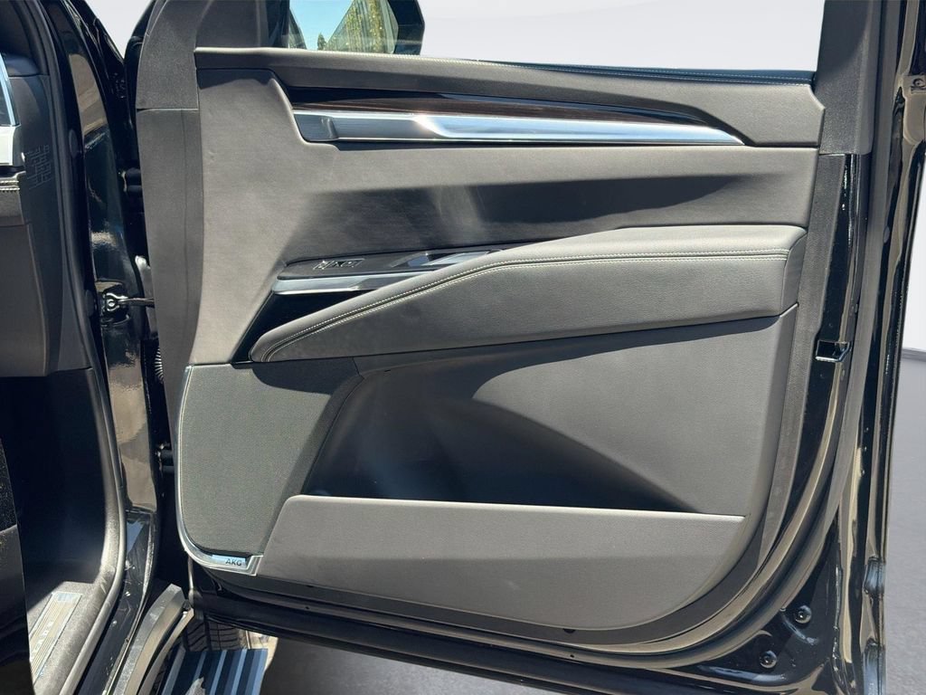 Certified 2026 Cadillac Escalade ESV Luxury RWD image 30
