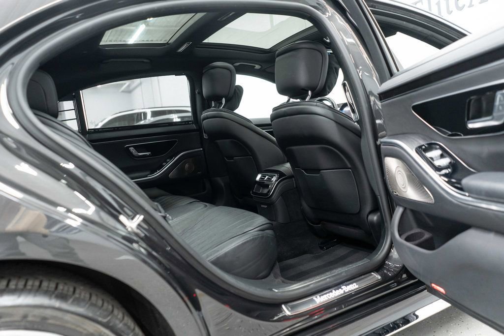Used 2022 Mercedes-Benz S 500 4MATIC w/ AMG Line Package image 12