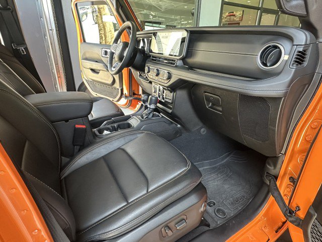 Used 2025 Jeep Wrangler Unlimited Sahara AWD/4WD image 16