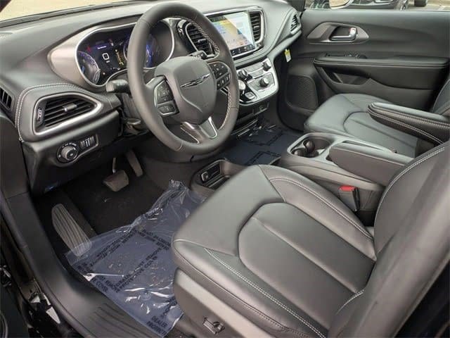 New 2026 Chrysler Pacifica Select FWD image 9