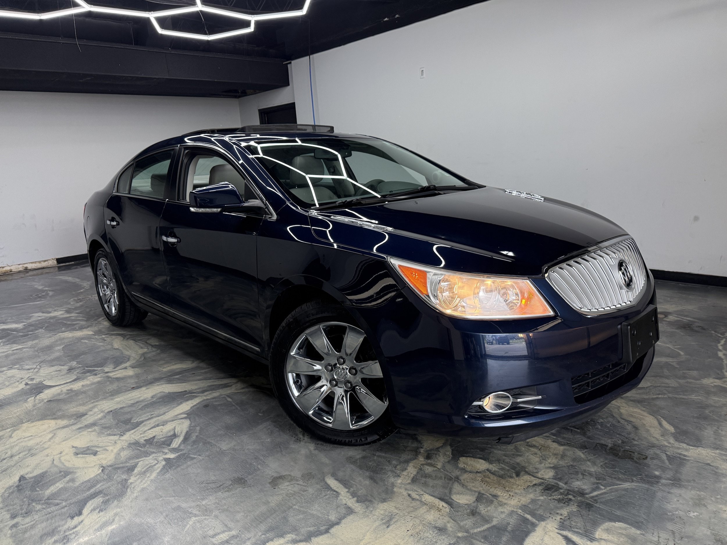 Used 2010 Buick LaCrosse CXL FWD image 6