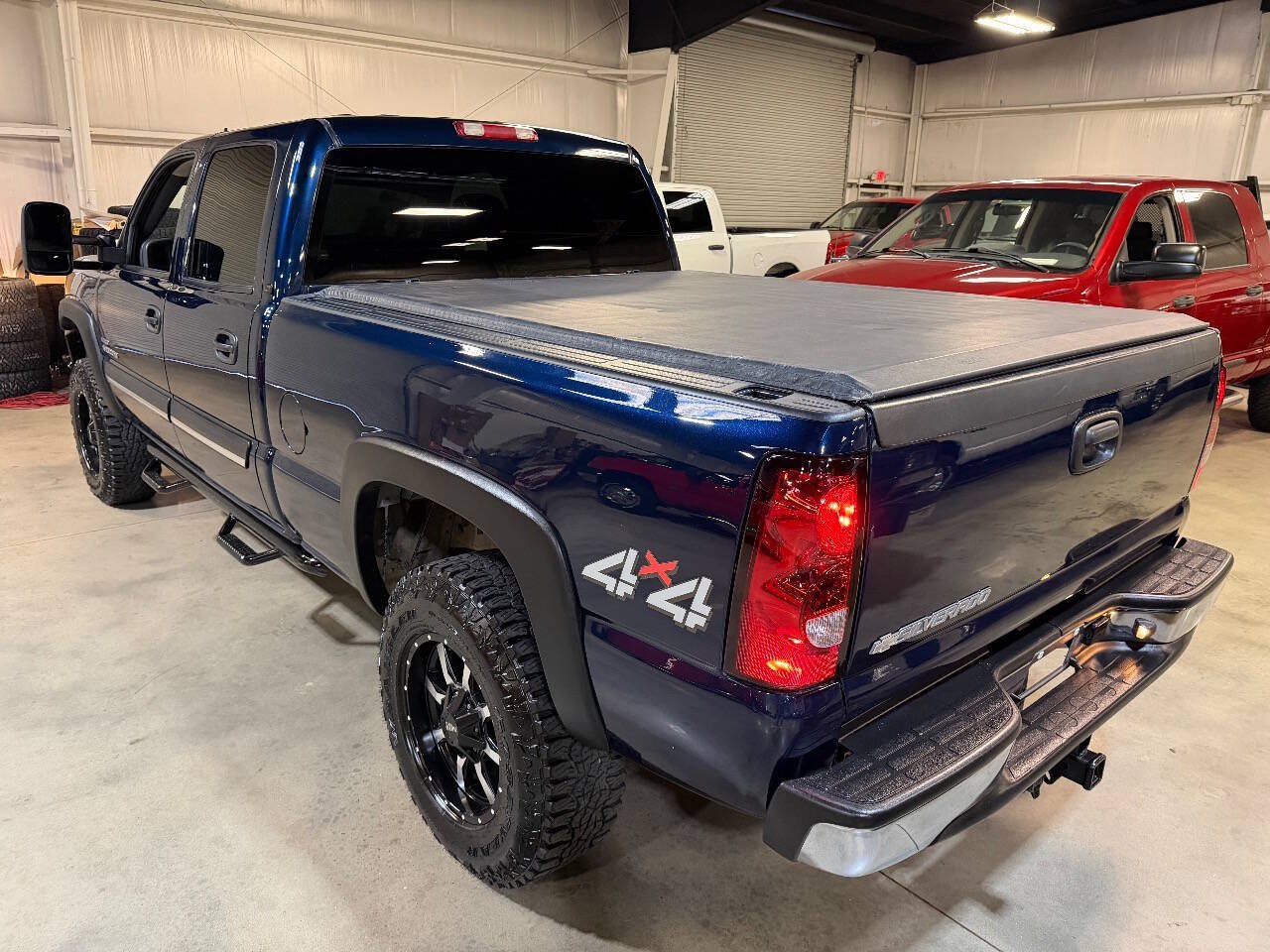Used 2006 Chevrolet Silverado 2500 LT w/ Heavy-Duty Power Package AWD/4WD image 2