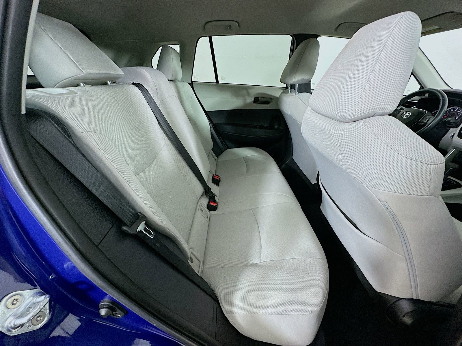 Used 2022 Toyota Corolla Cross LE AWD/4WD image 39