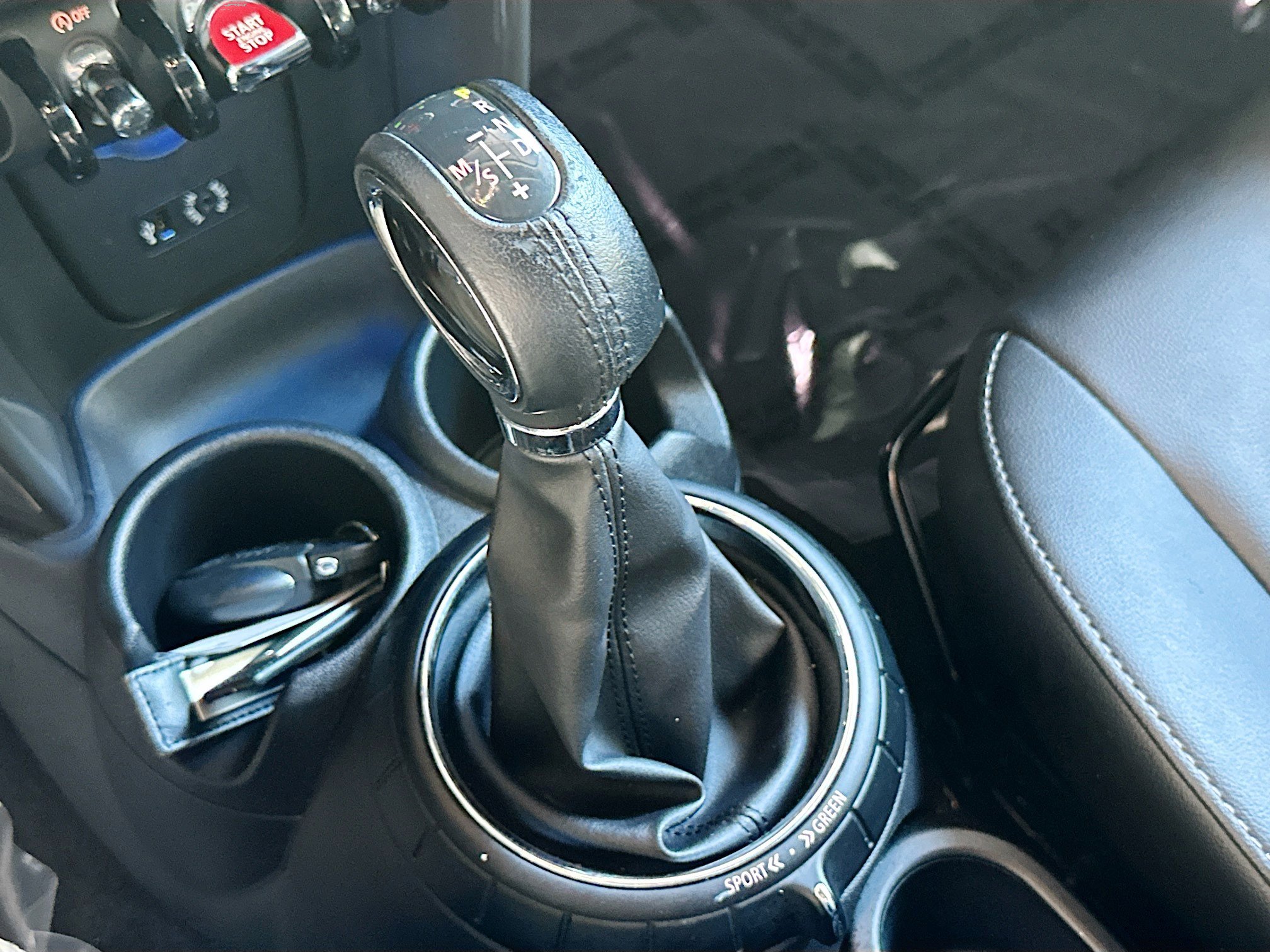 Used 2015 MINI Cooper 4-Door Hardtop image 15