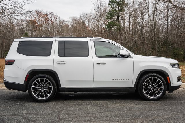 Used 2022 Jeep Wagoneer Series III w/ Premium Group I image 4