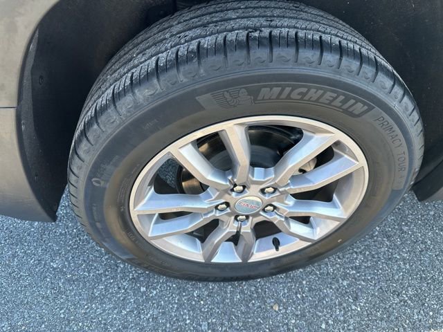 Used 2024 GMC Terrain SLT image 21