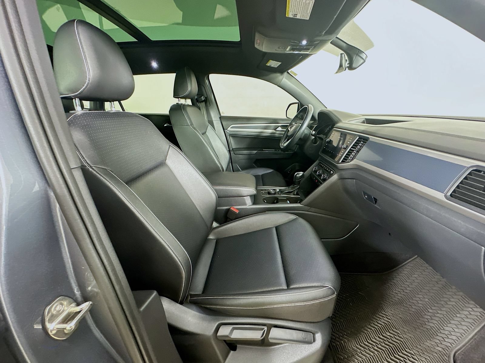 Used 2020 Volkswagen Atlas Cross Sport SE w/ Panoramic Sunroof Package AWD/4WD image 43