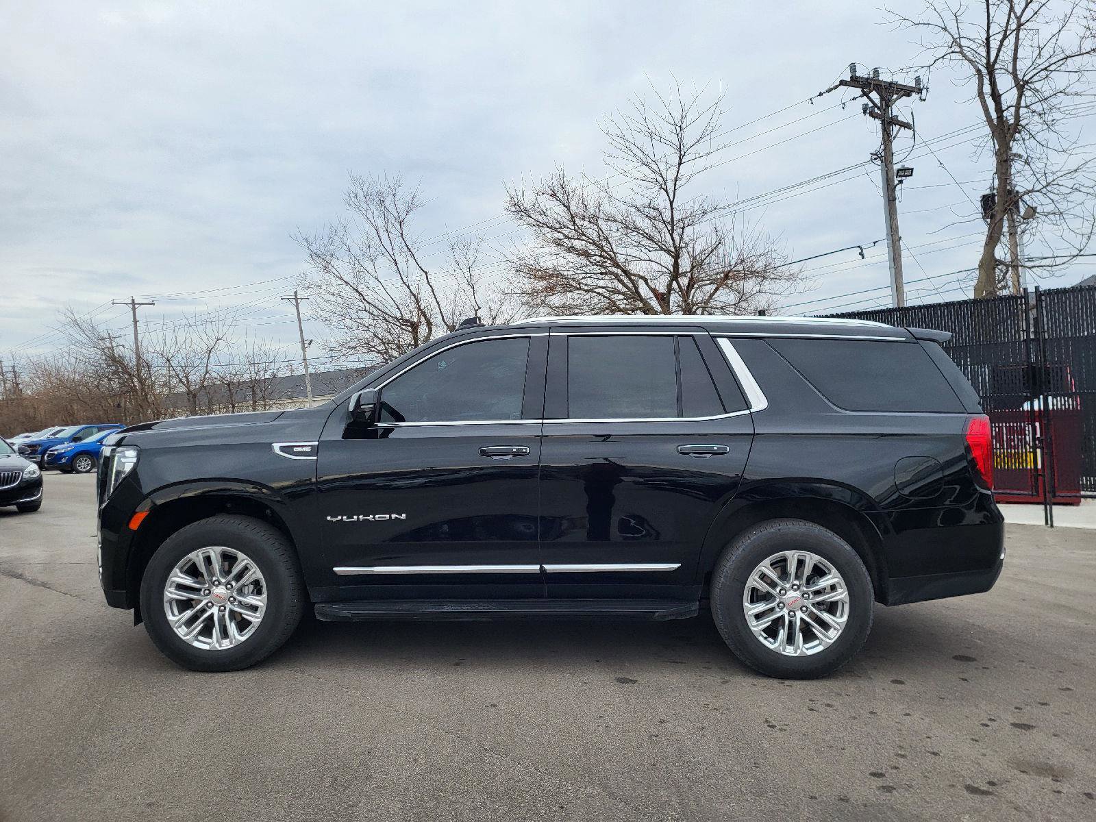 Used 2023 GMC Yukon SLT w/ SLT Premium Package image 6