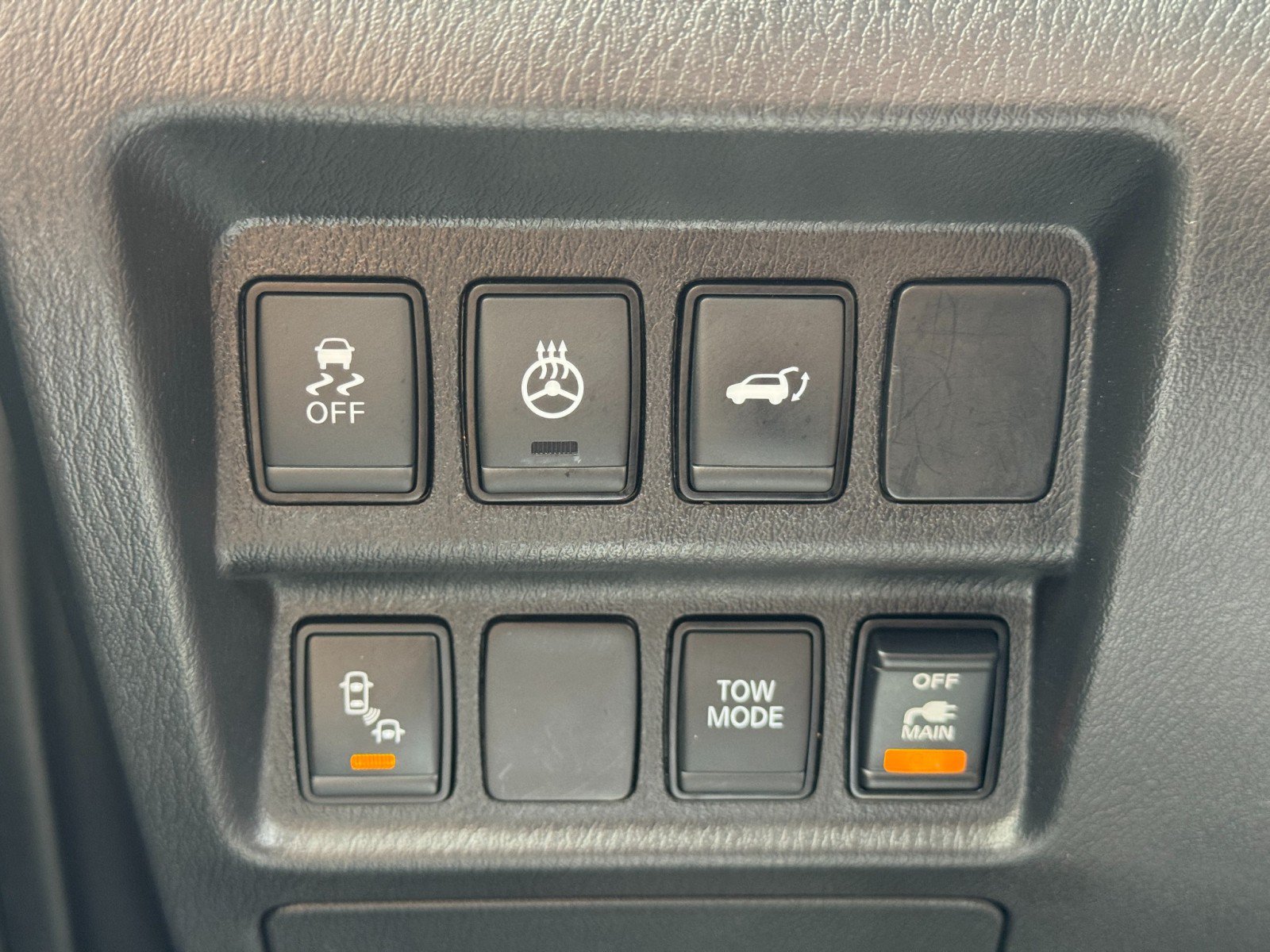 Used 2020 Nissan Pathfinder Platinum FWD image 16