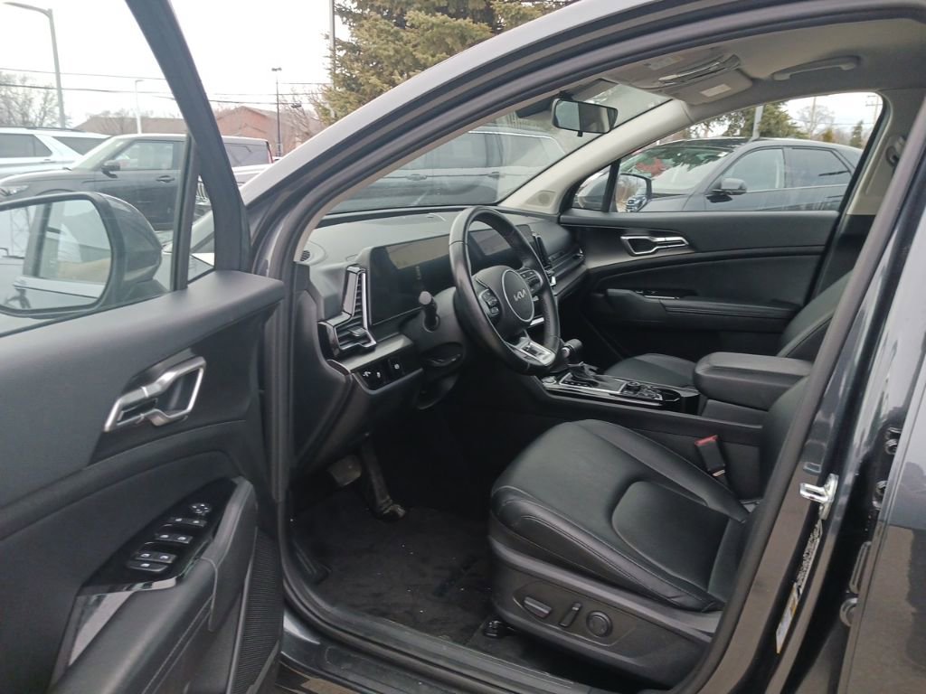Used 2023 Kia Sportage EX image 3