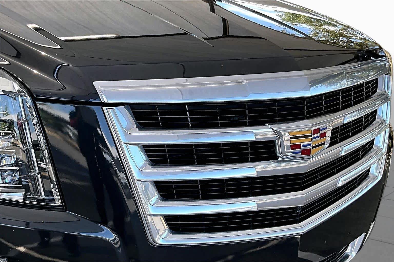 Used 2019 Cadillac Escalade ESV Luxury AWD/4WD image 30