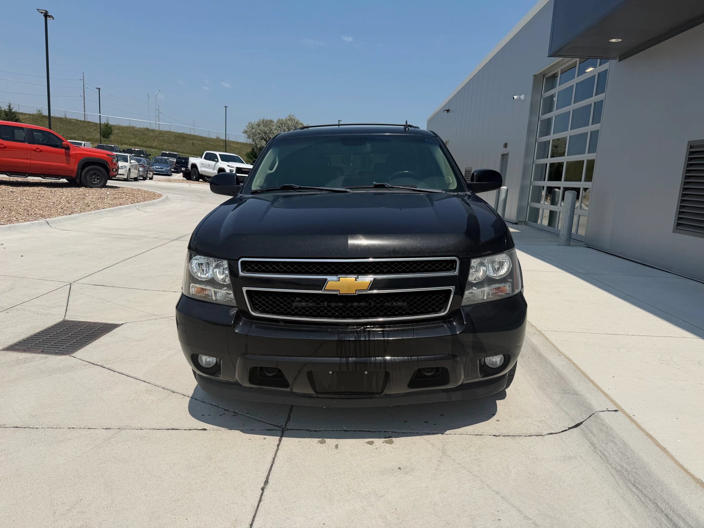 Used 2012 Chevrolet Tahoe LT w/ Luxury Package AWD/4WD image 2
