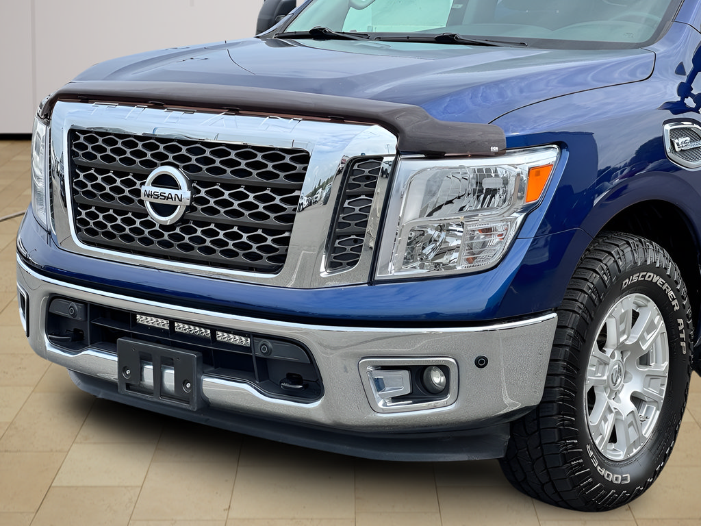 Used 2017 Nissan Titan SV AWD/4WD image 33