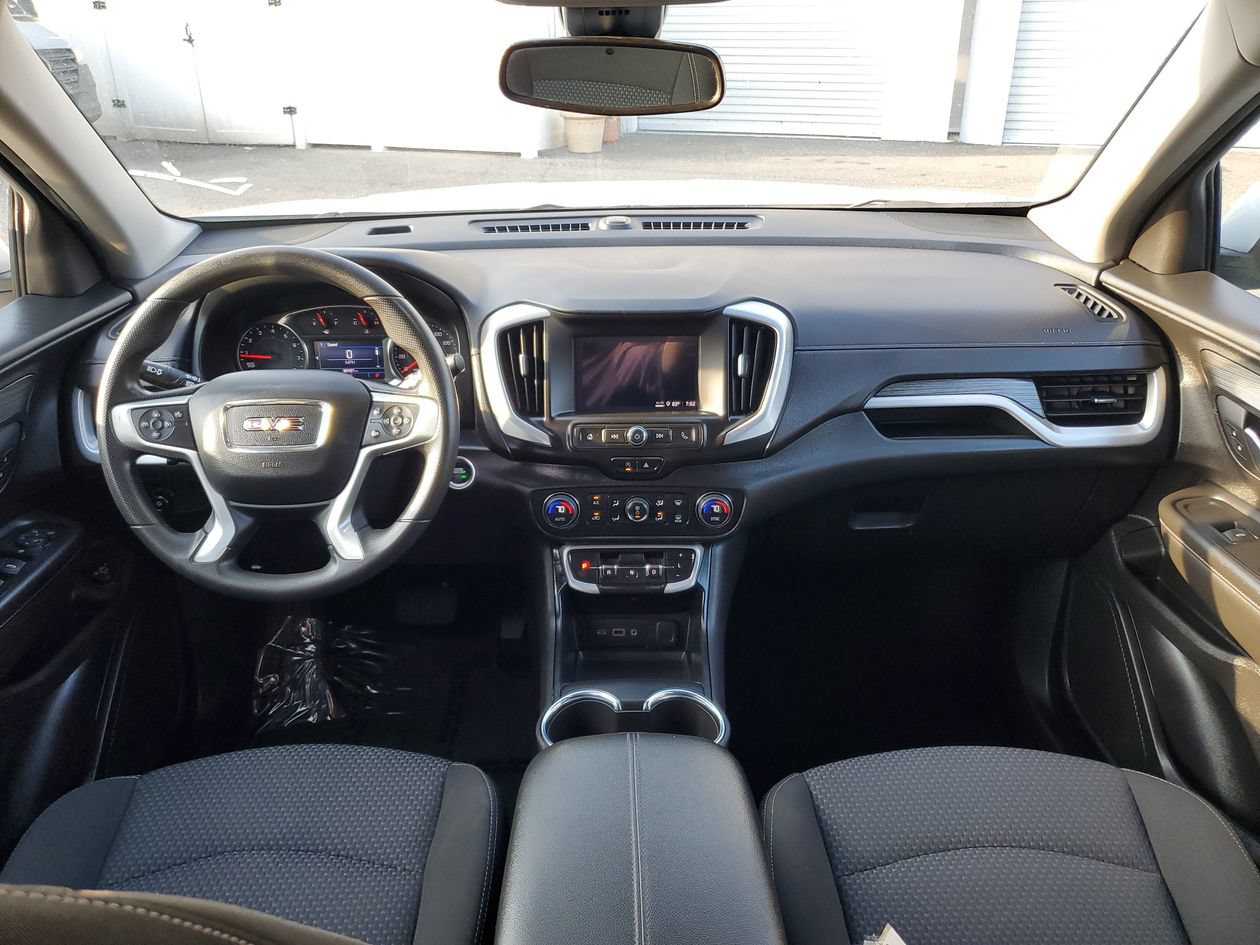 Used 2023 GMC Terrain SLE w/ Driver Convenience Package FWD image 11