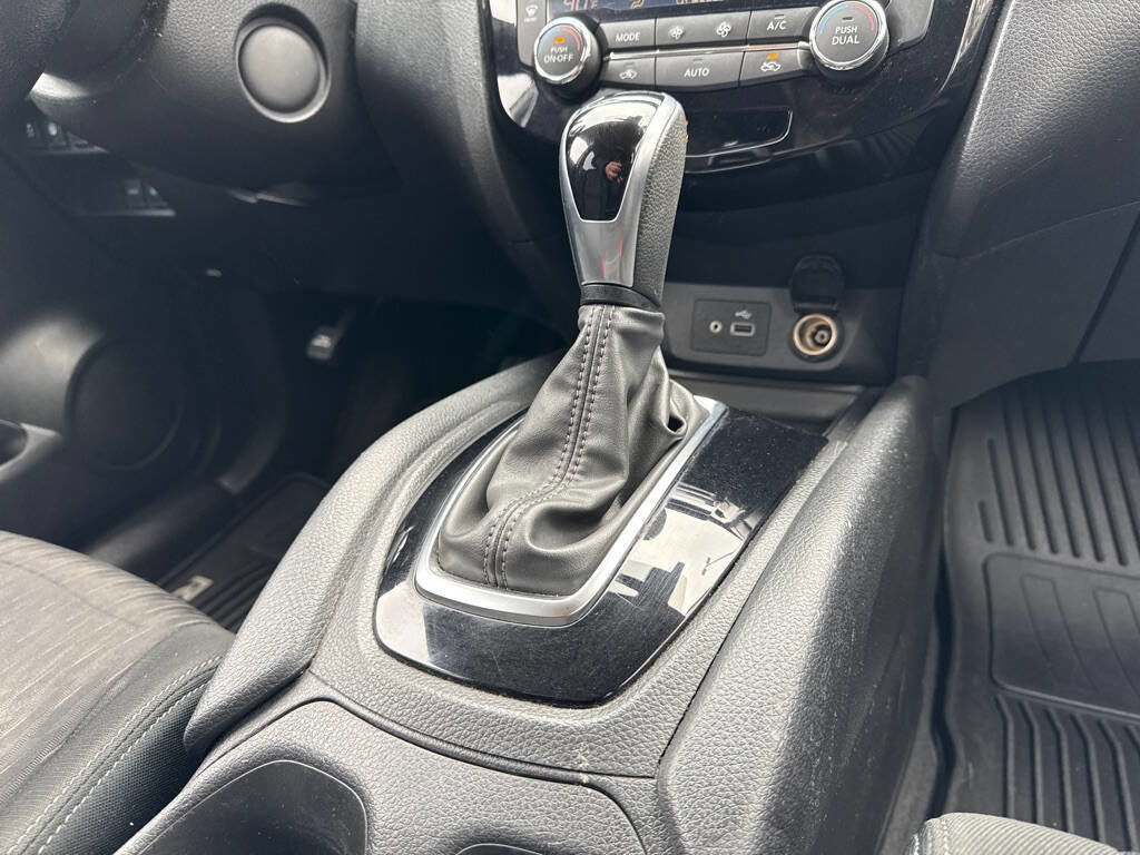 Used 2020 Nissan Rogue SV FWD image 19