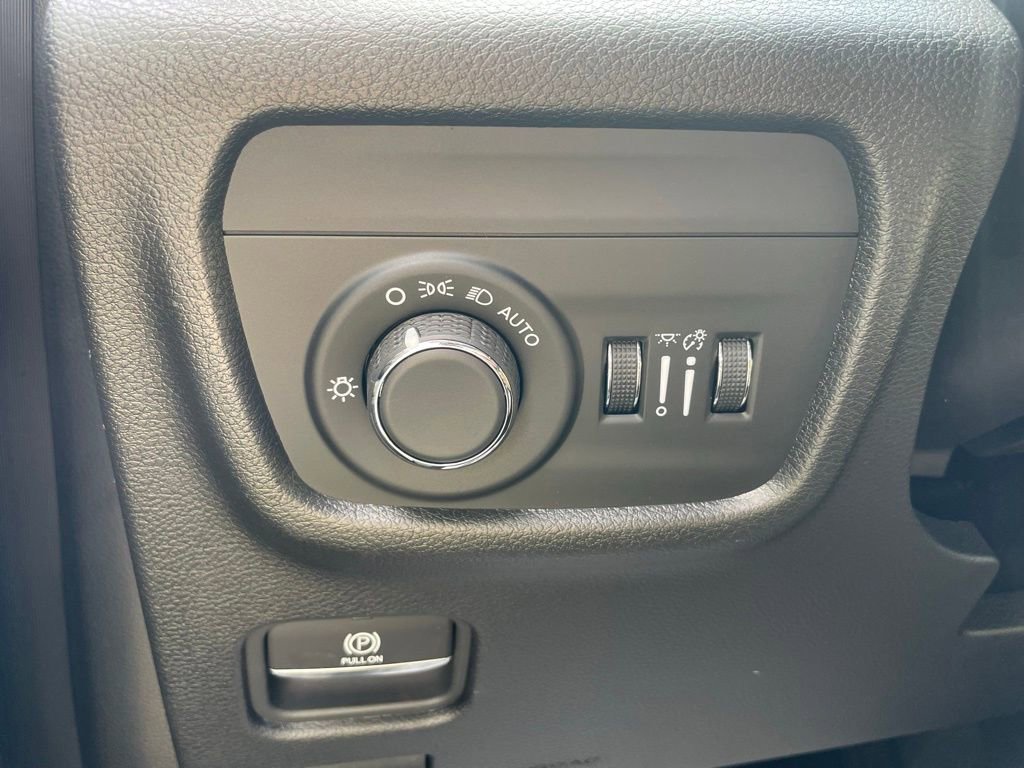Certified 2025 Jeep Grand Cherokee L Laredo w/ Luxury Tech Group I AWD/4WD image 30
