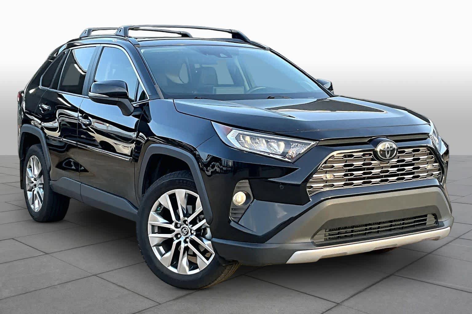 Used 2019 Toyota RAV4 Limited w/ Cold Weather Package FWD video 2