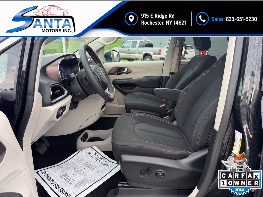 Used 2024 Chrysler Voyager LX FWD image 7