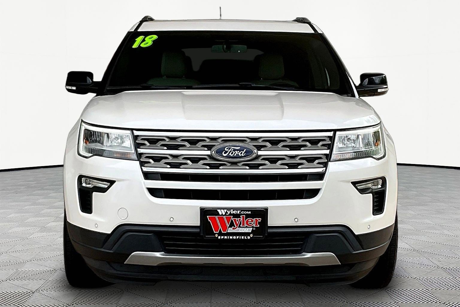 Used 2018 Ford Explorer XLT AWD/4WD image 2
