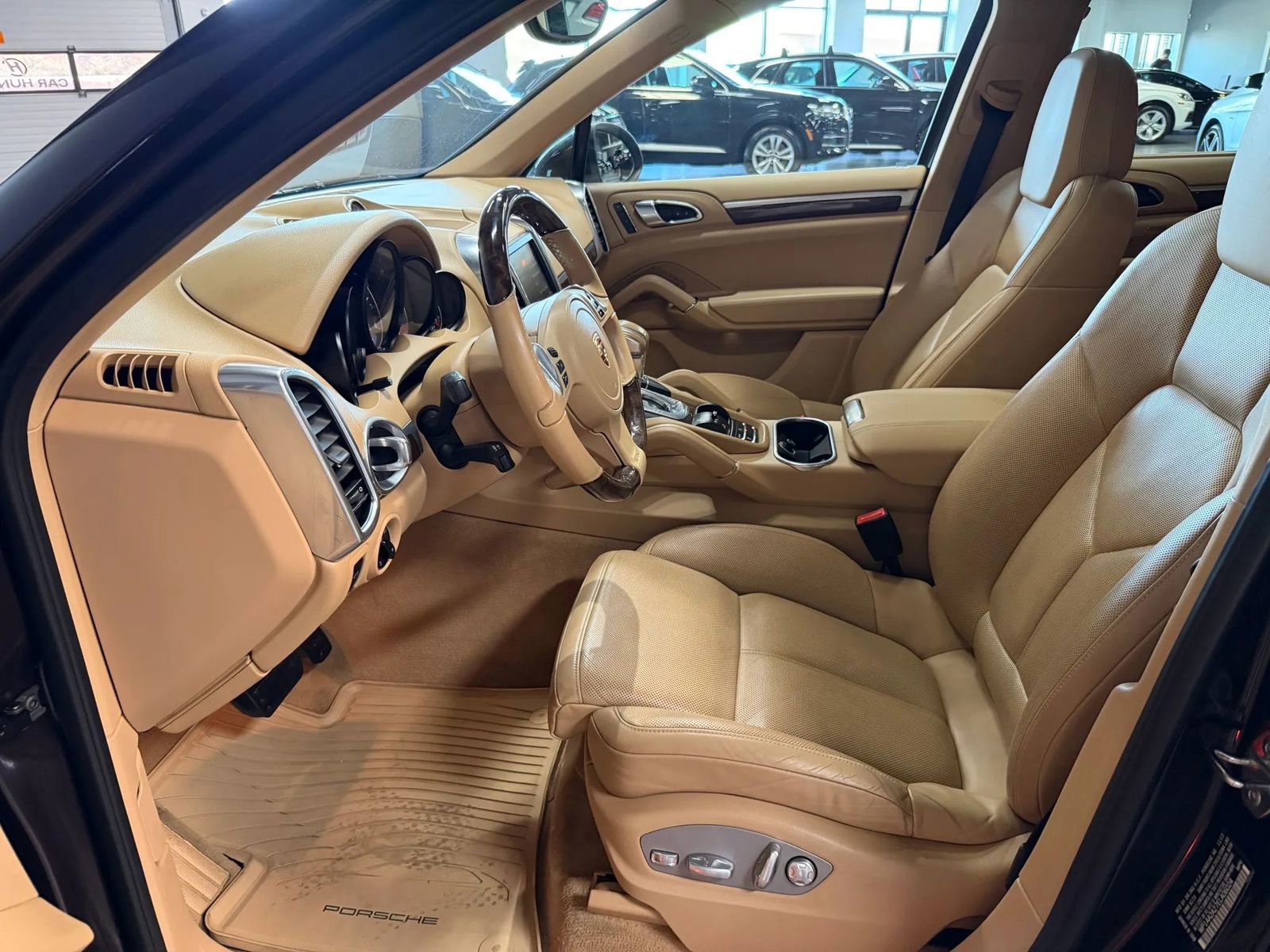 Used 2014 Porsche Cayenne Platinum Edition AWD/4WD image 14