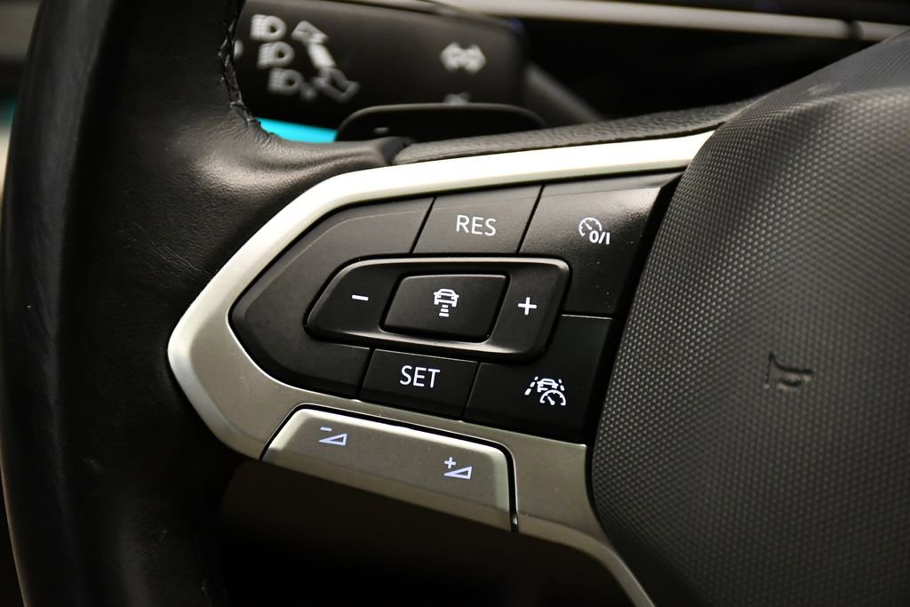 Used 2024 Volkswagen Atlas SEL Premium R-Line image 24