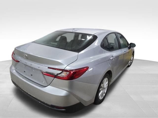 Used 2025 Toyota Camry LE image 7
