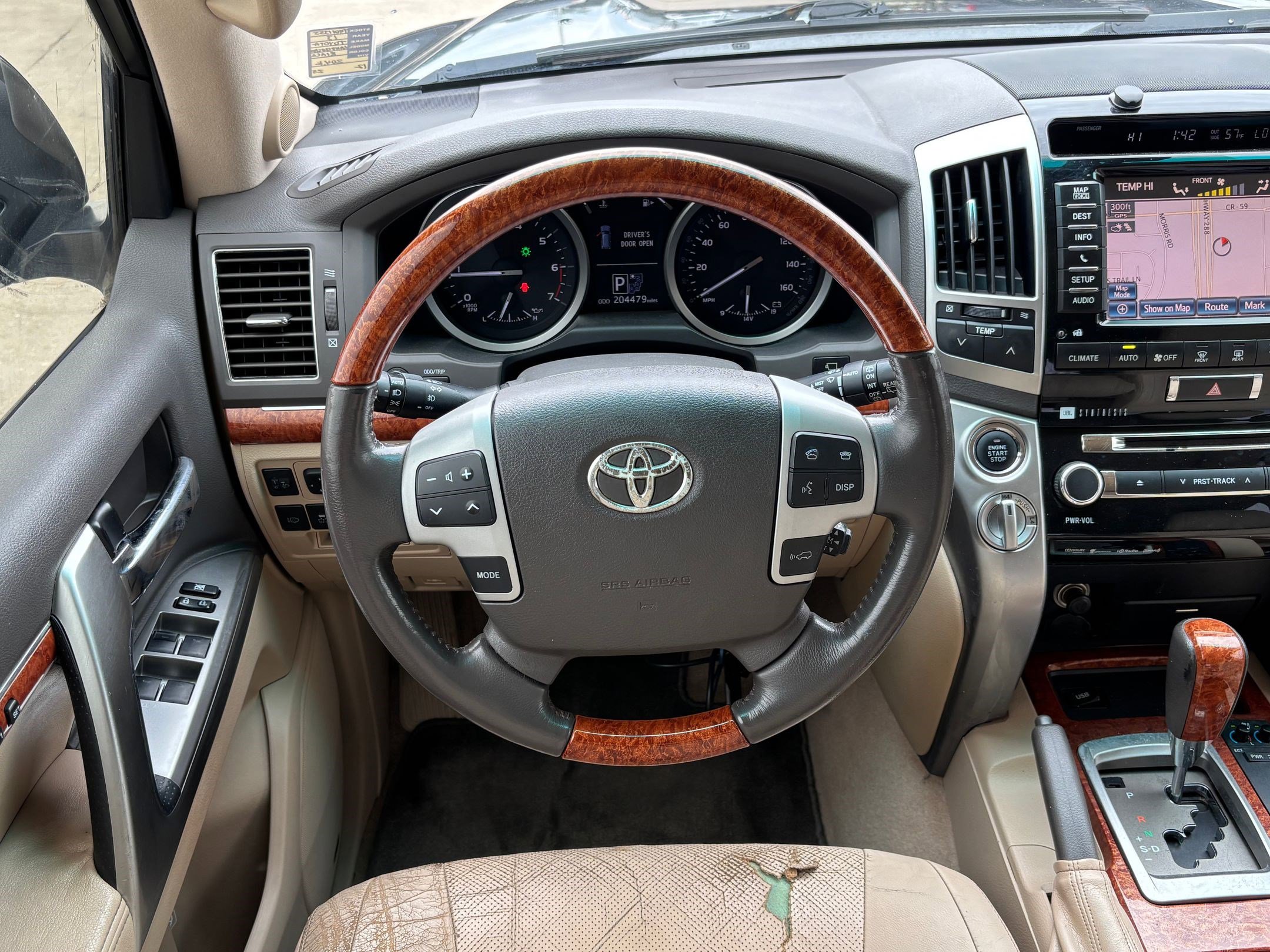 Used 2013 Toyota Land Cruiser image 24