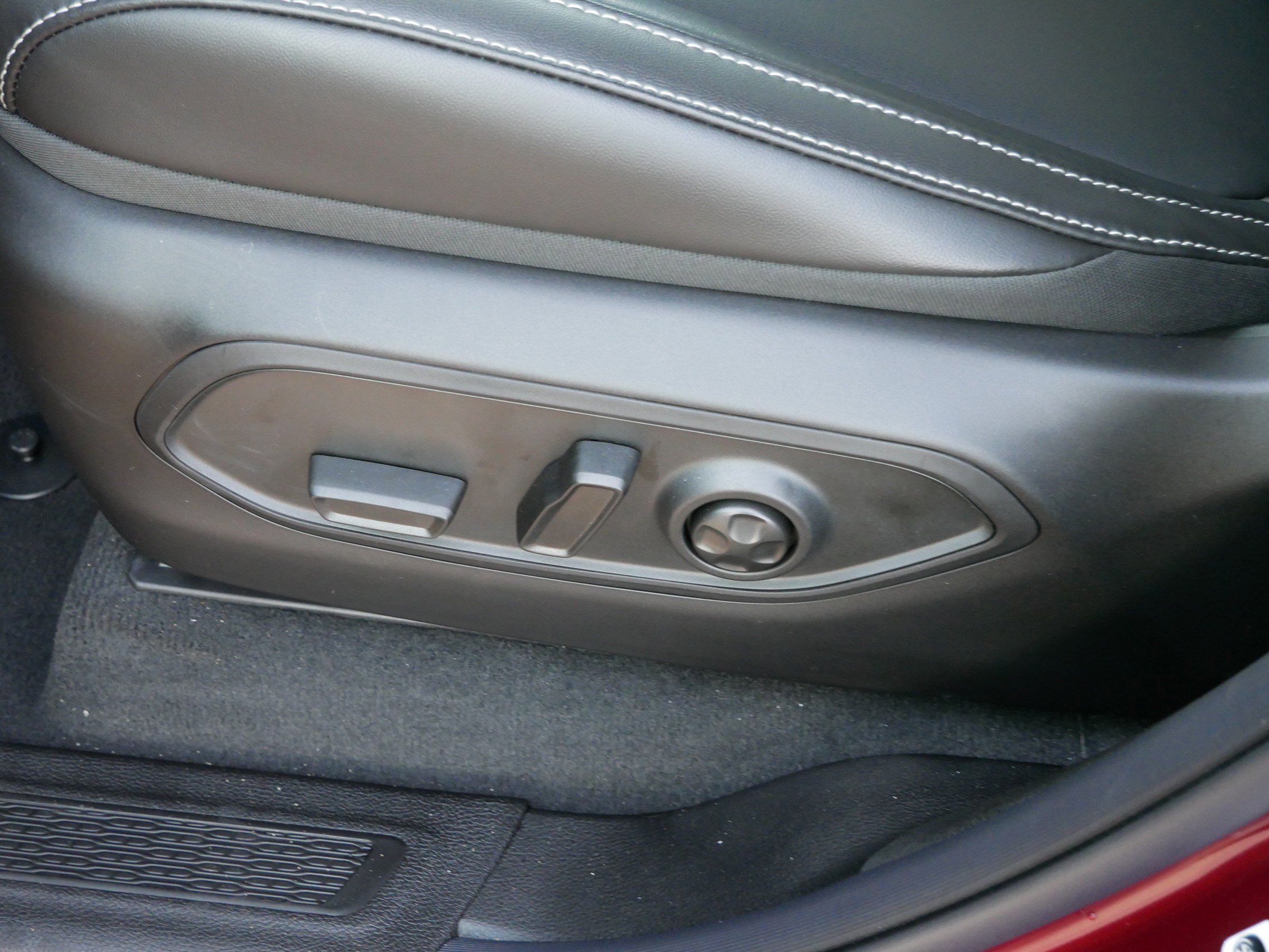 New 2025 Jeep Grand Cherokee L Limited w/ Black Appearance Package image 13