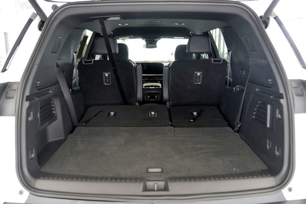 Used 2025 Chevrolet Traverse LT AWD/4WD image 29