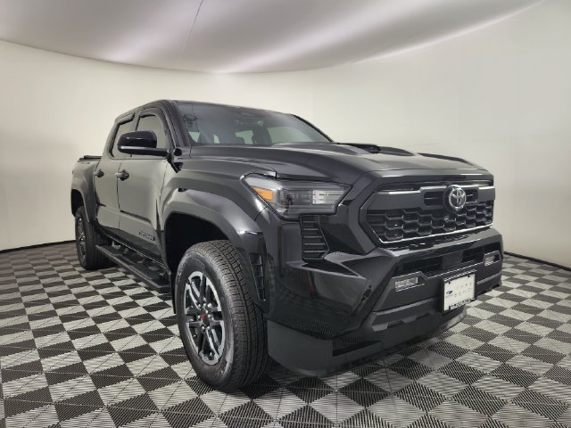 Used 2024 Toyota Tacoma TRD Sport AWD/4WD image 7