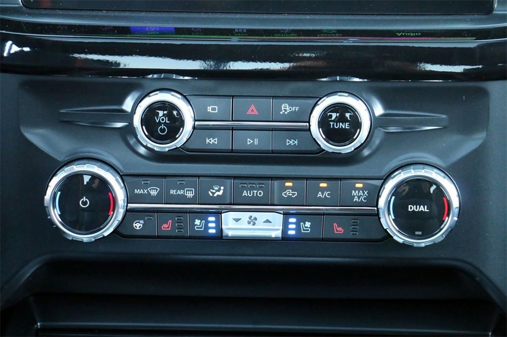 New 2026 Ford F250 Lariat w/ Black Appearance Package image 31