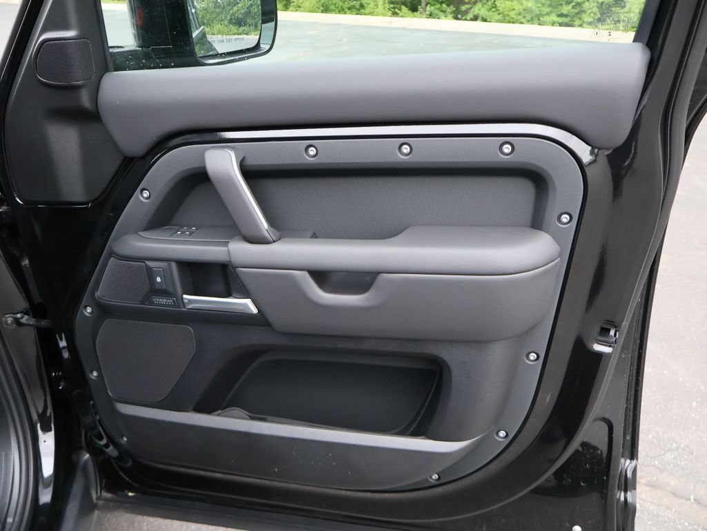 New 2026 Land Rover Defender 110 X-Dynamic SE AWD/4WD image 9