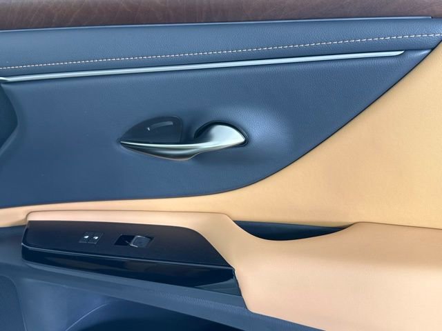 New 2025 Lexus ES 300h w/ Premium Package image 27
